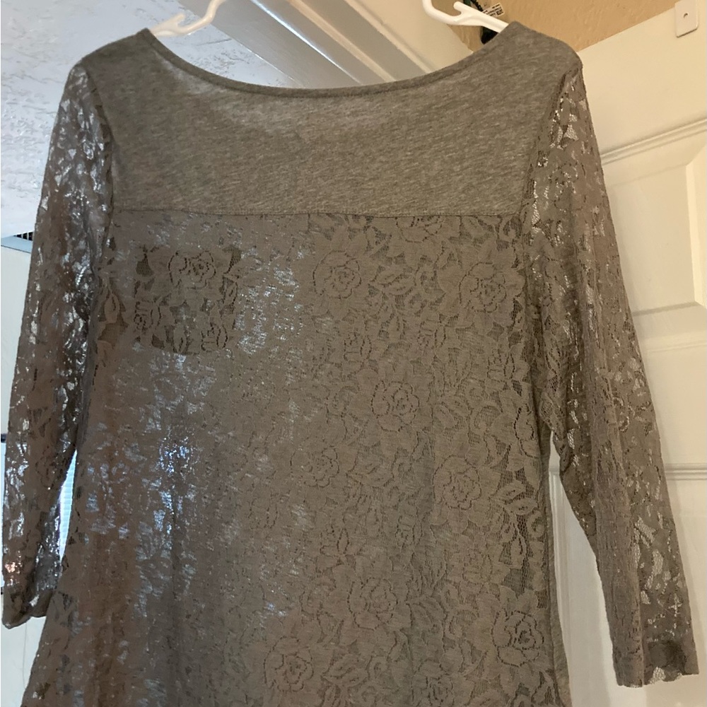 So brand lace-back gray T